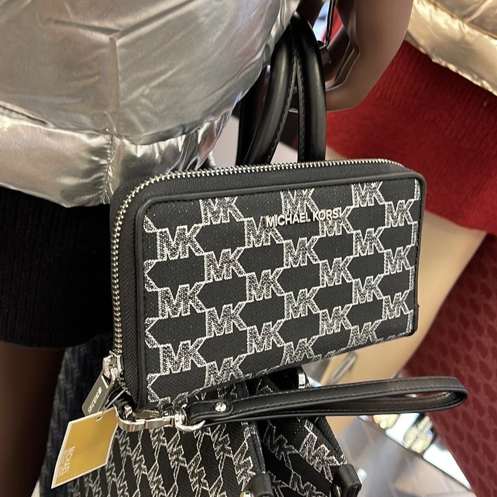 Michael Kors Jet Set Travel Large Phone Case Wristlet Wallet MK Black Multi